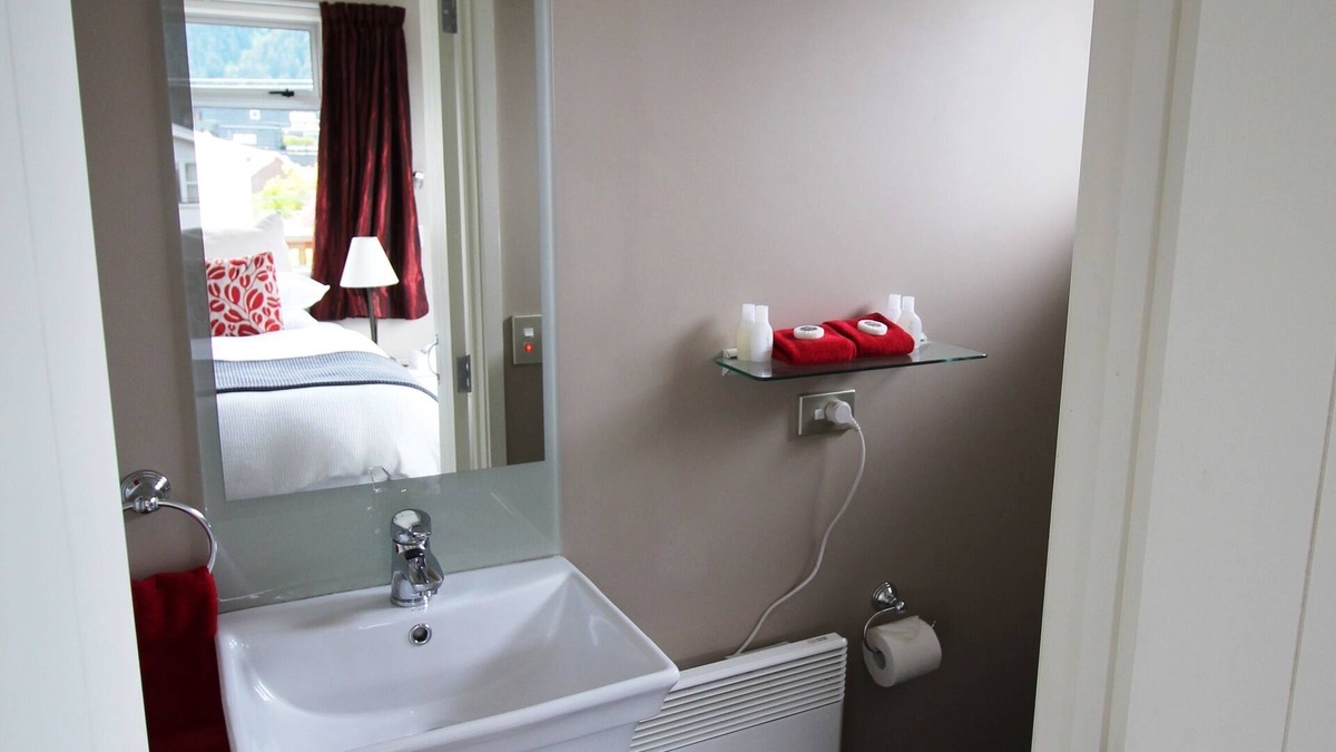 Queenstown City Centre Ski Chalet | Welcome To Chalet Queenstown