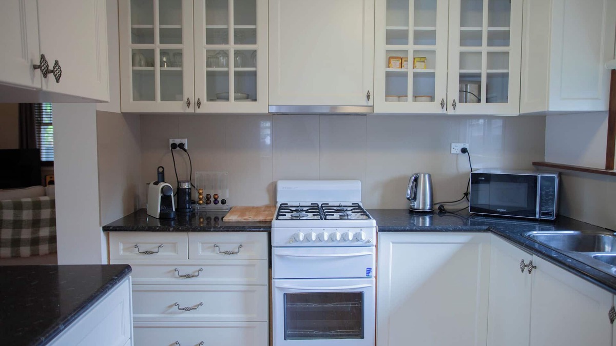 Redan House | Welcome to Cosy Cottage – your peaceful 2-bedroom home in the heart of Ballarat