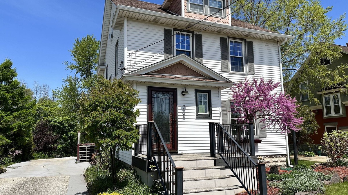 Spring Lake House | Welcome to Dacha! Long term winter rental now available!
