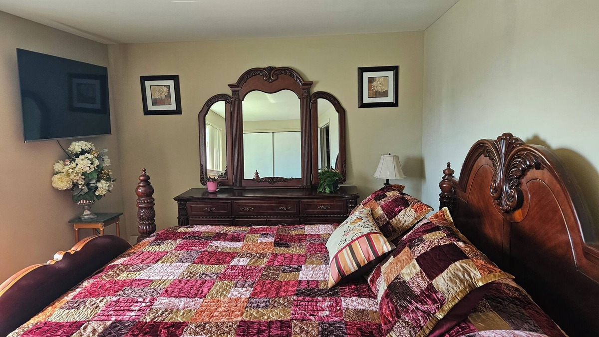 Clinton Township House | Welcome to, Days Inn Paradise located in Clinton Townshipship Michigan.
