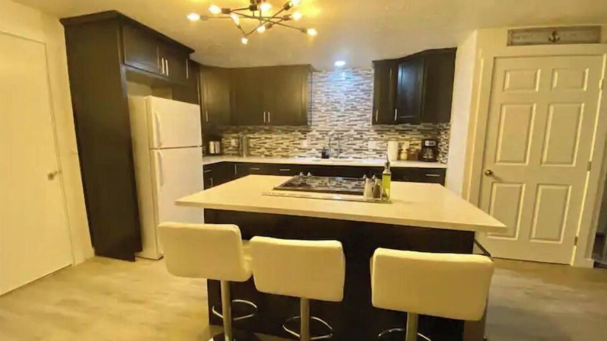Thurston Apartment | WELCOME TO DEWEY DUCK HOUSE-B! 2BR & 2BA 6-Guests