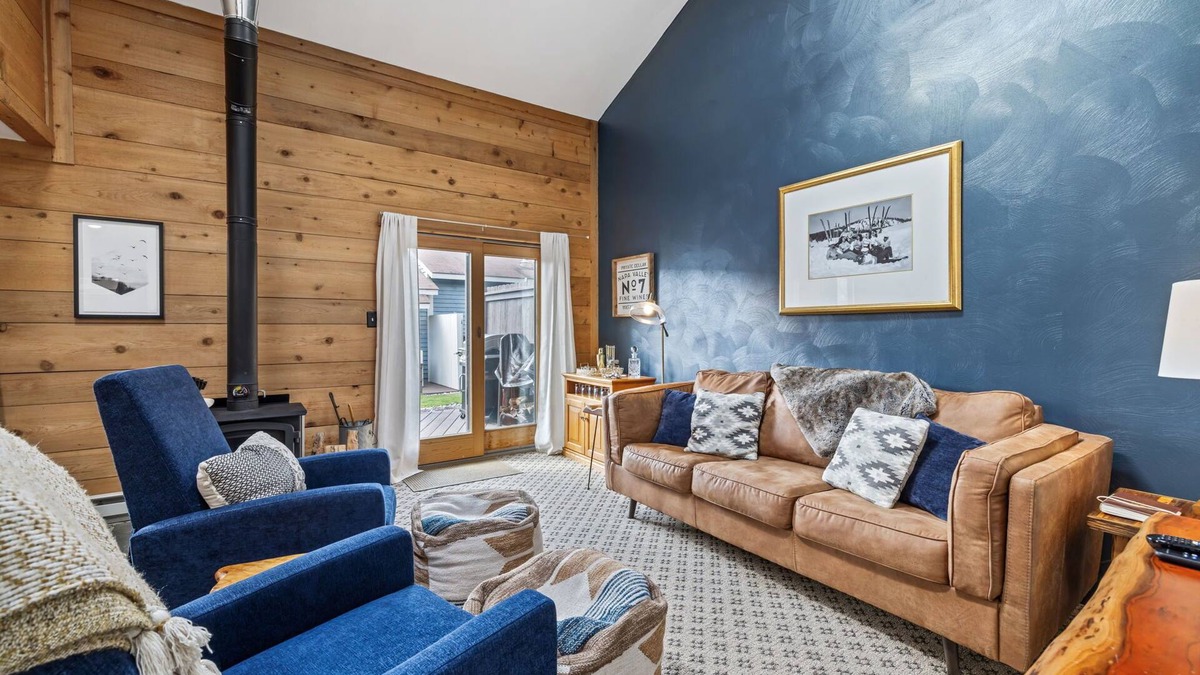 Hidden Valley House | Welcome to Evergreen Lodge! Close to the slopes!