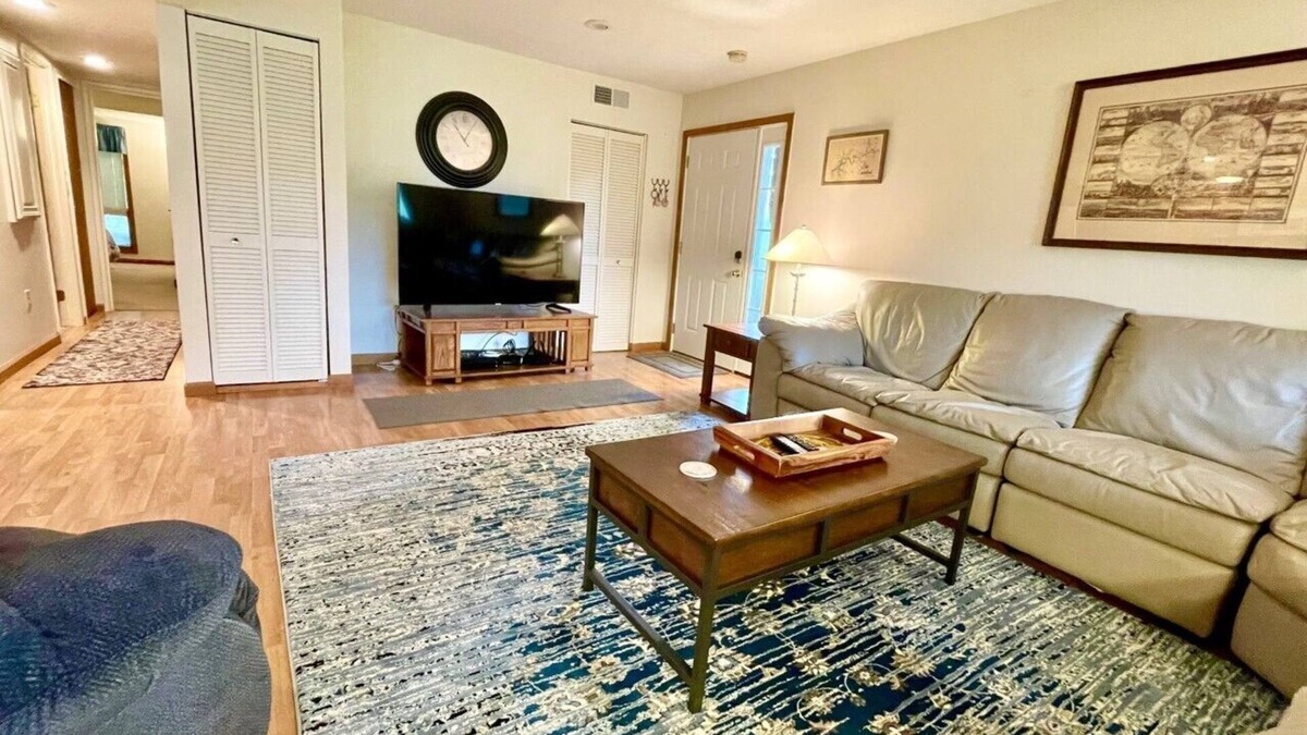 Bronston Condo | Welcome to “Fairway to Heaven” – Your Family Getaway