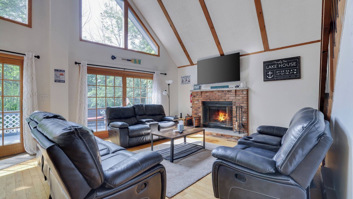 Hamlin Ski Chalet | Welcome to Family ties, steps from the main beach and pool in the Hideout!n