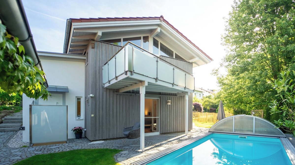 Haarbach House | Welcome to Golf Cocoon, a stylish vacation home managed by HELLO HOLID