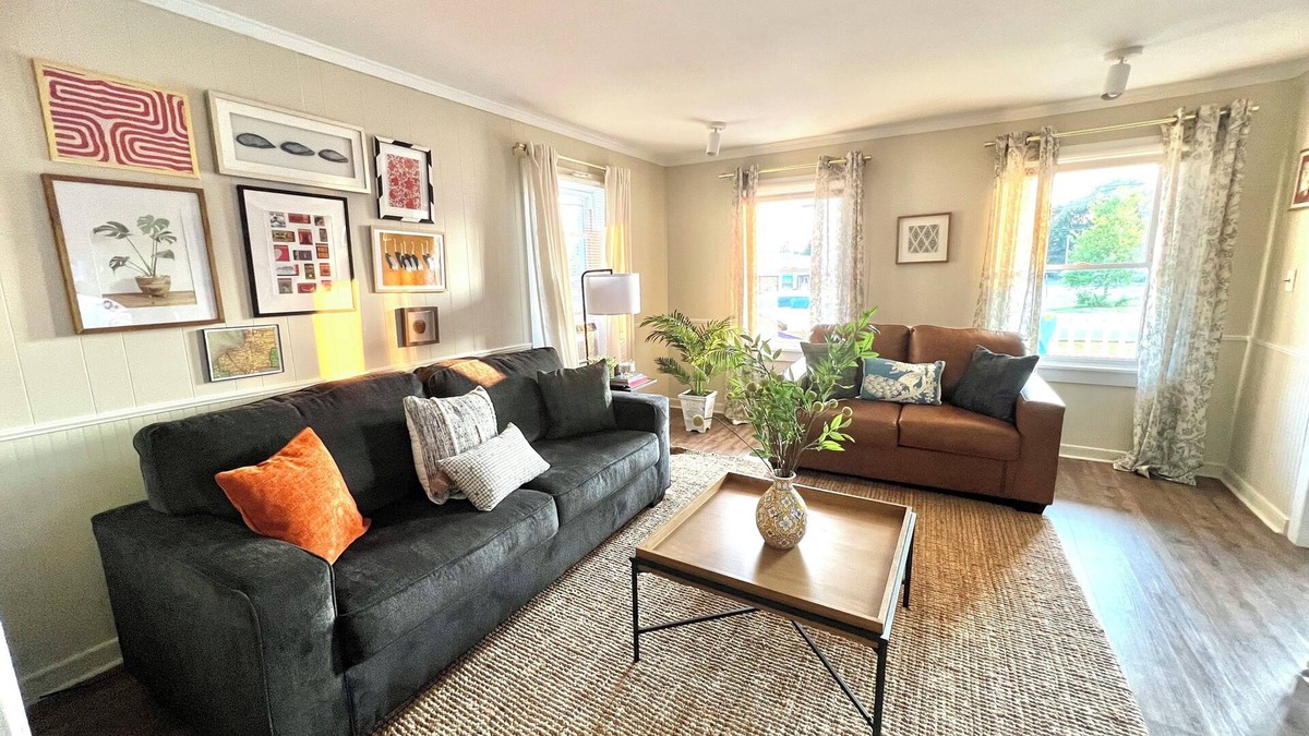 Oswego House | Welcome to happy home Oswego 5 bedroom to bathroom house with WiFi and AC