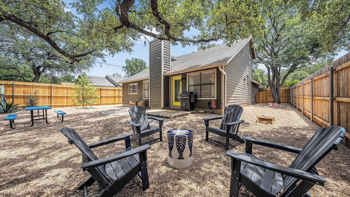 Milwood House | Welcome to Hollow Oak Place–A North Austin Retreat