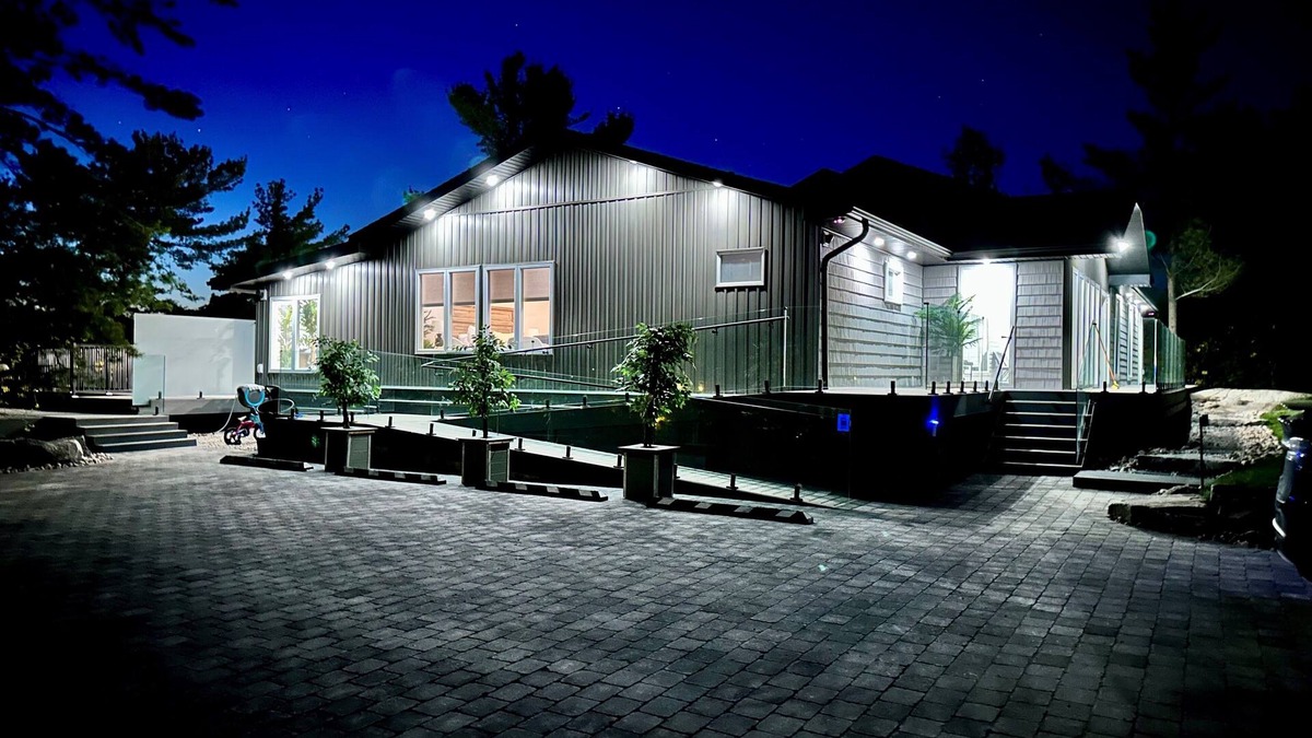 Honey Harbour Cottage | Welcome to HoneyScape - Newly Renovated 5 Bedroom Cottage