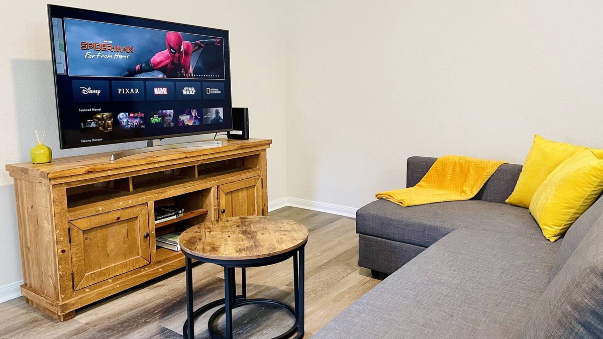 Willis House | Welcome to JT’splace. Relax with the whole family at this peaceful place to stay