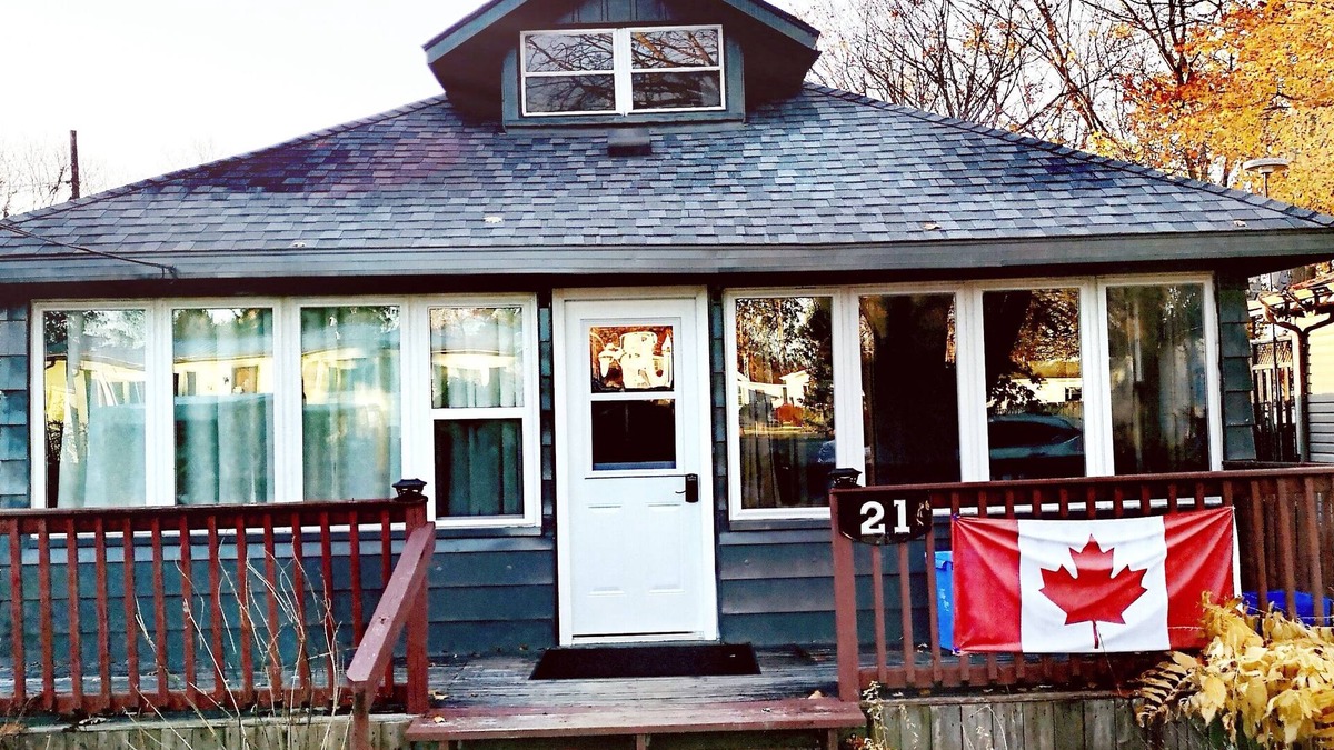 Port Burwell House | Welcome to Kosecki Kottage - walking distance to everything in Port Burwell !