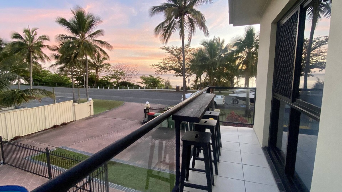 Cooee Bay Apartment | Welcome to La Mer Moor Beachfront Unit.