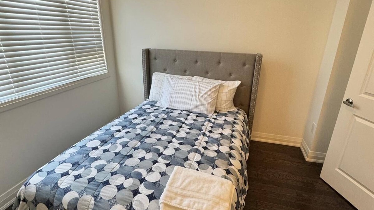 Clarington House | Welcome to lake breeze water view.nWake up to breathe taking lake view.