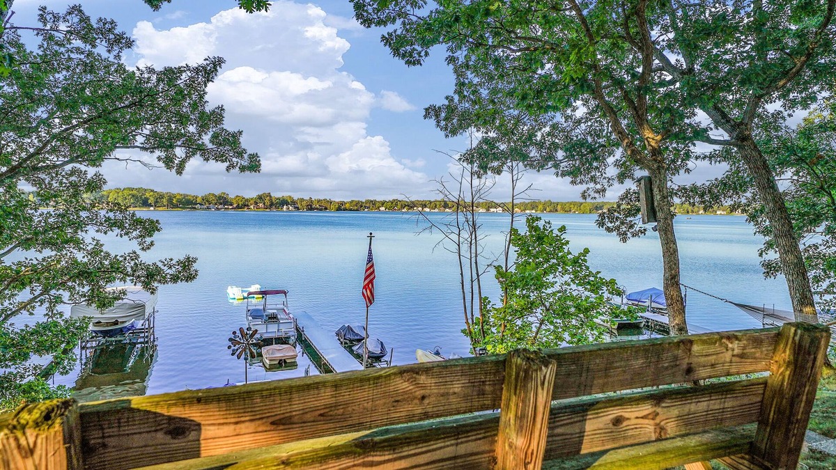 Fenwick House | Welcome to Lake Life! Your spacious WATERFRONT getaway on an all sports lake! 😍