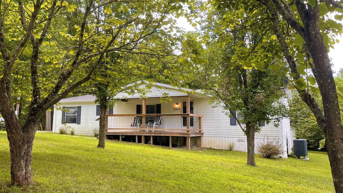Clarkson House | Welcome to Lake'n It Easy on Nolin! Close to Mammoth Cave, in Clarkson, KY.