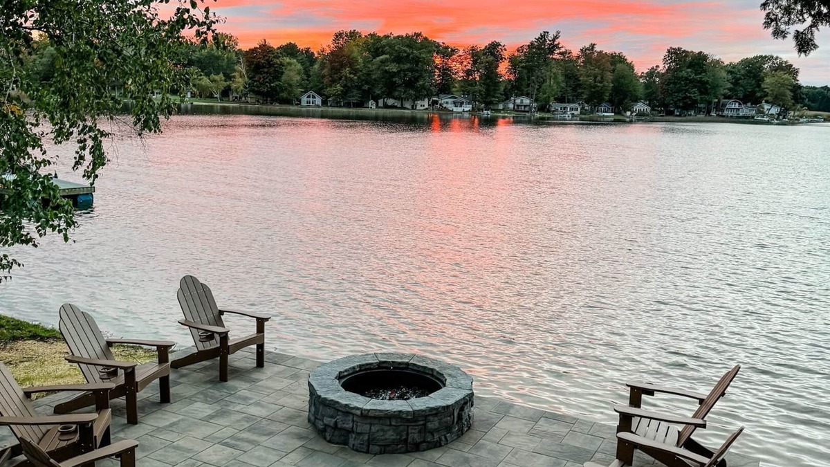 Palo Cottage | Welcome to Louann Lodge! A Lakefront Retreat!