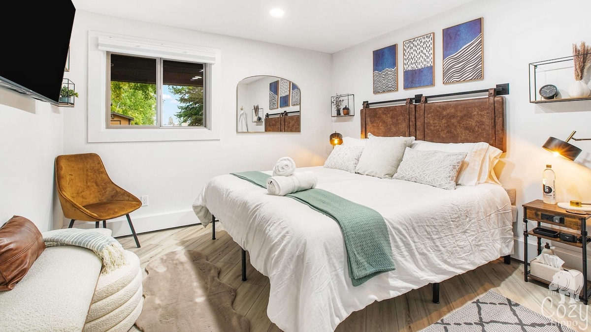 Saskatoon Condo | Welcome to Lux King Suite, the comfort of home with a touch of luxury