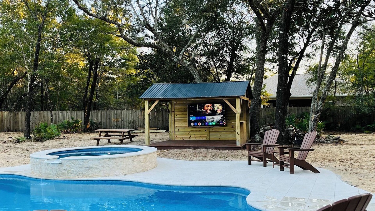 Navarre House | Welcome to Mossy Cove!