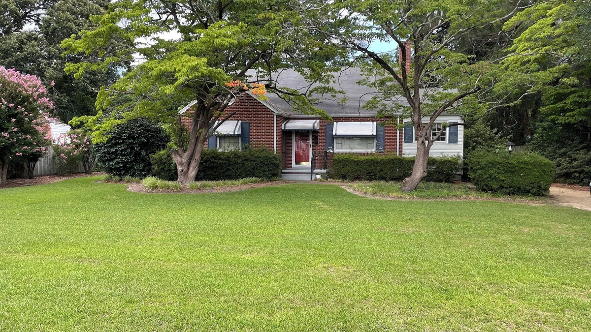 Goldsboro House | Welcome to Nana's House - Centrally Located & Pet Friendly!
