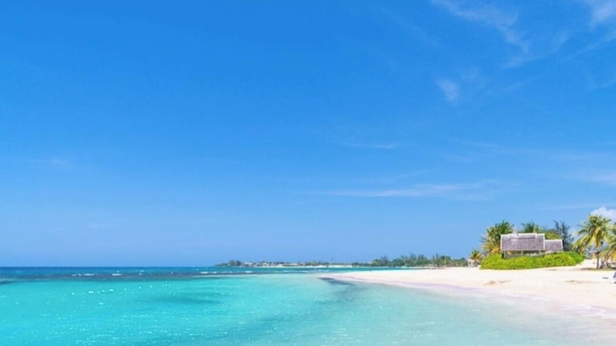 Stewart Town Resort | Welcome to Ocean's Tropical Escape!nBeach front, beach access 1-bedroom, 4 bed.