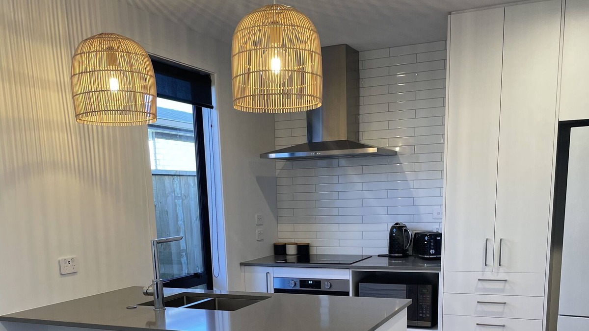 Poike House | Welcome to Oioi Holiday Home