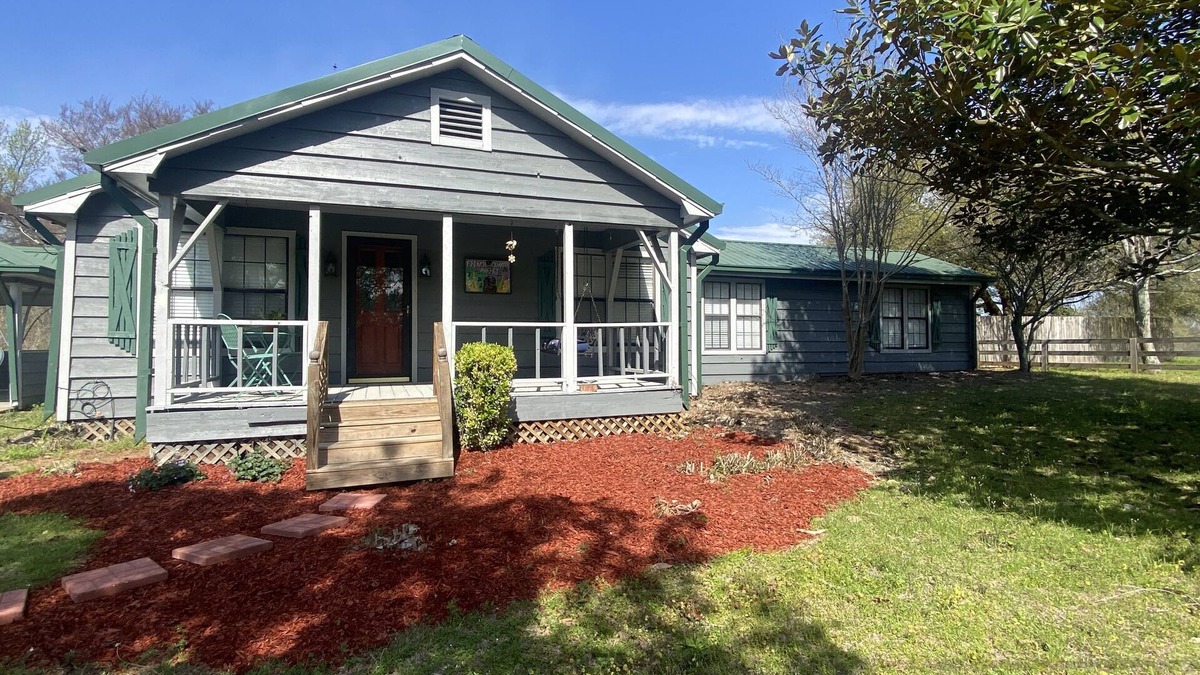 Pulaski Other | Welcome to our beautiful French Quarter Market, we hope you enjoy your stay!