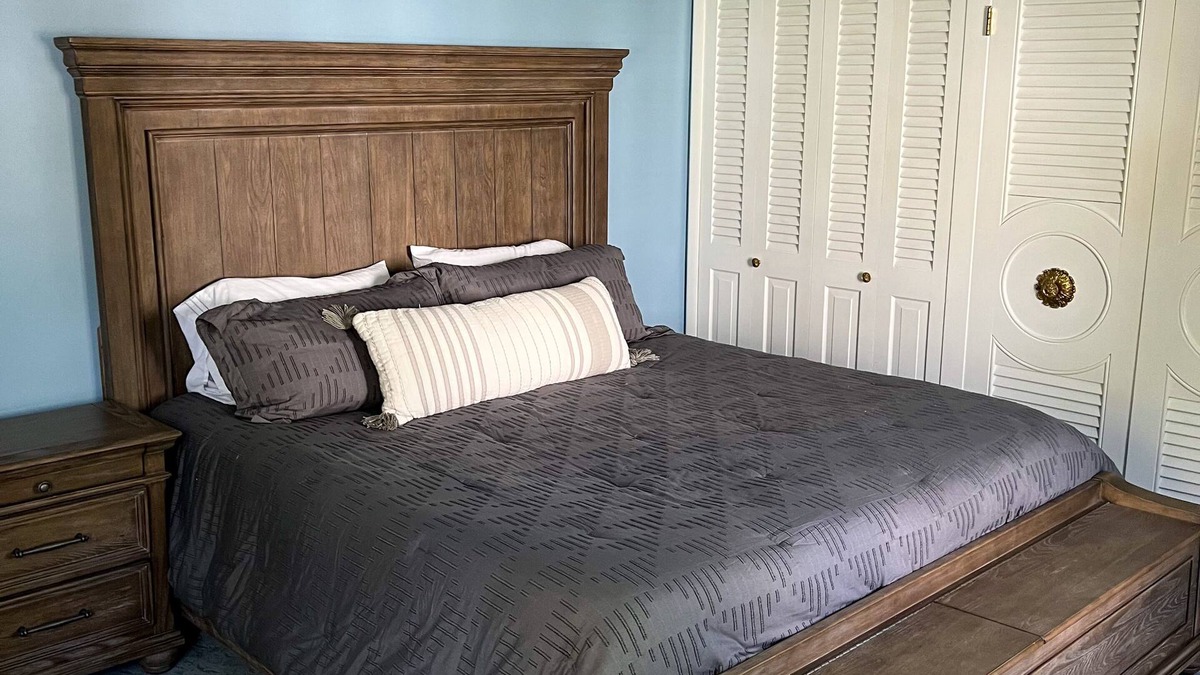 Wilmington House | Welcome to our charming mid-century capecod, located in the heart of Wilmington