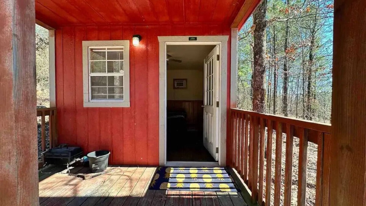 Edgemont Cabin | Welcome to our charming tiny house cabin at Blue Clouds Resort!