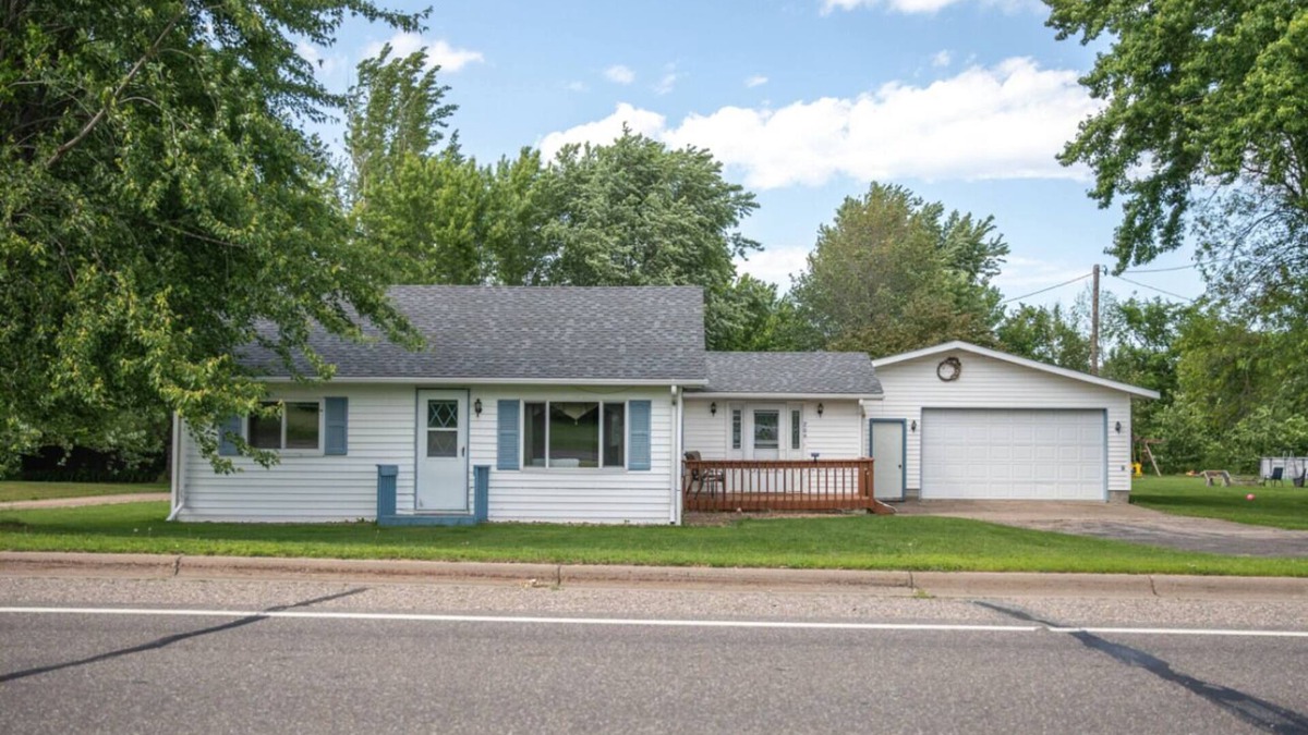 Randall House | Welcome to our charming 2 bedroom 1.5 bathroom house nestled in Randall.