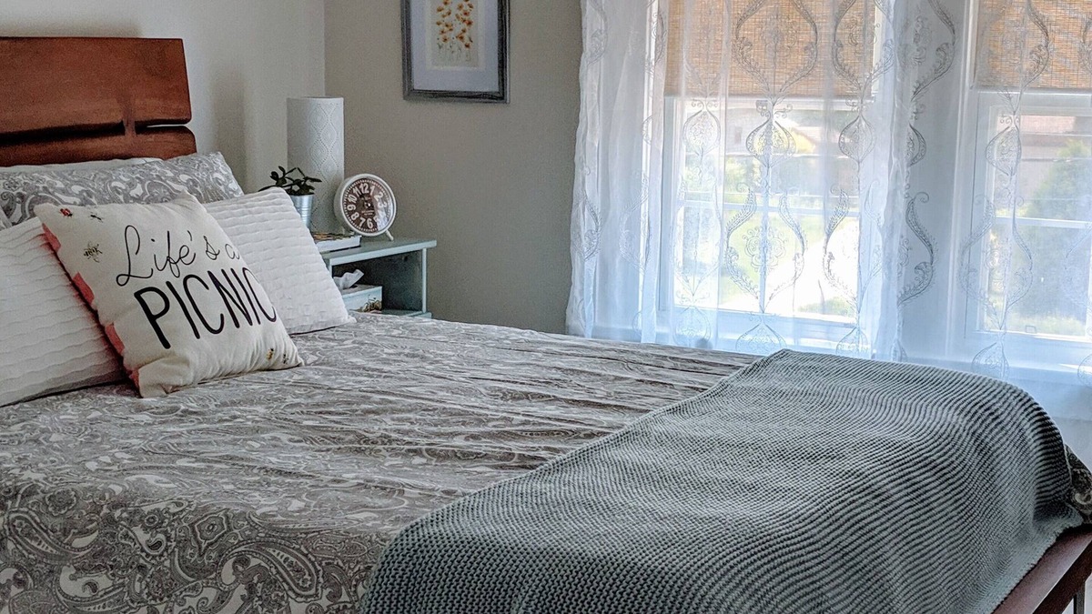 Niagara Falls House | Welcome to our cozy little cottage-style home, your home away from Home!