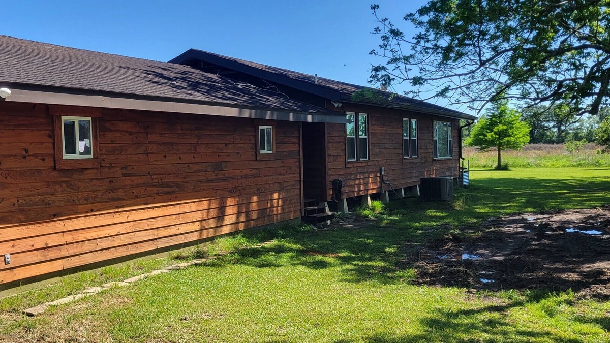 Carencro Other | Welcome to our cozy and secluded location on a picturesque blueberry farm.