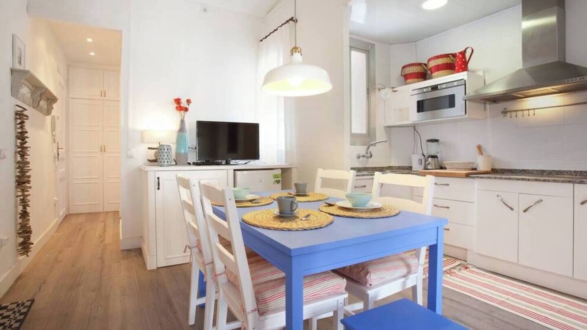 El Parc i la Llacuna del Poblenou Apartment | Welcome to our cozy apartment in Poblenou! You will love it because it's location, close to all the main interesting places in Barcelona and at the same time, away from the noise of the city.