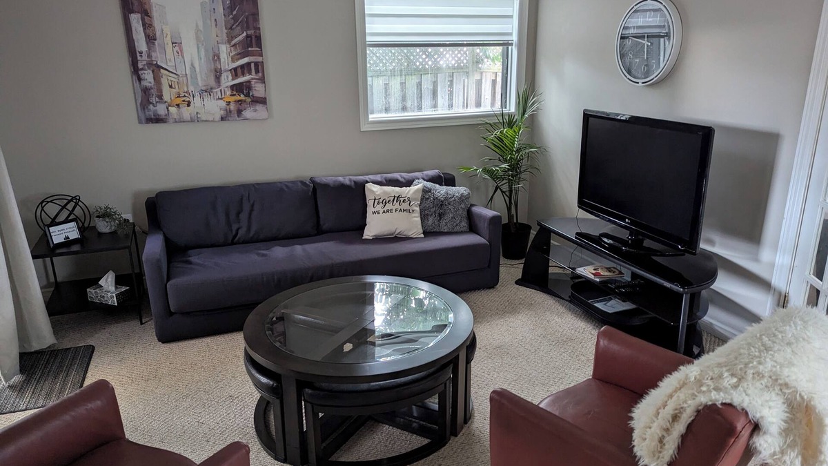 Grimsby Apartment | Welcome to our Cozy Gateway Getaway!