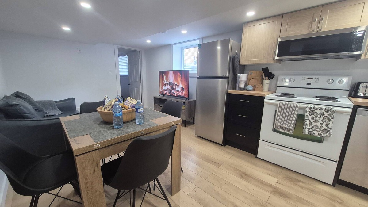 Waterloo House | Welcome to our cozy place near RIM Park, Universities and Uptown Waterloo!