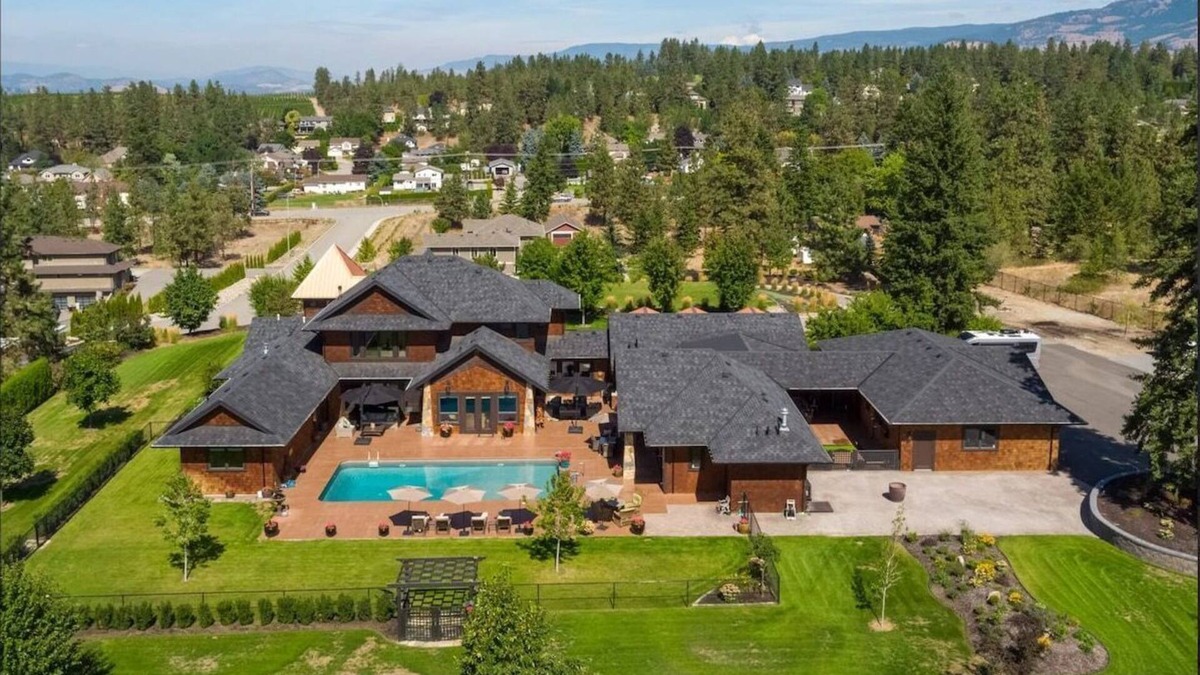 Southeast Kelowna House | Welcome to our exceptional vacation rental property located in the heart of Kelowna