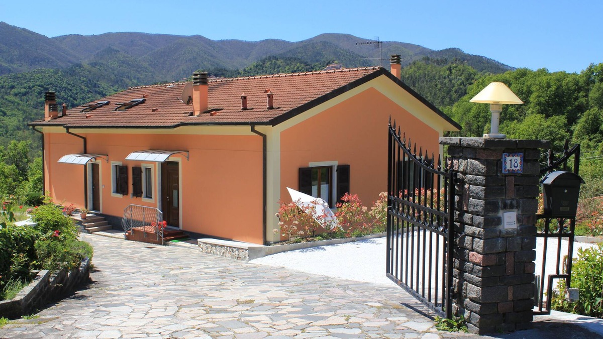 Beverino House | Welcome to our French-speaking friends at "La Collina del Moro"