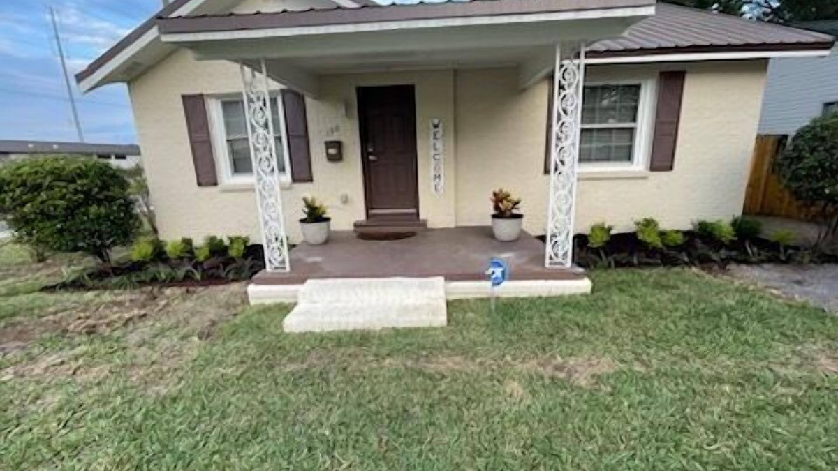 Biloxi House | Welcome To Our Hive!