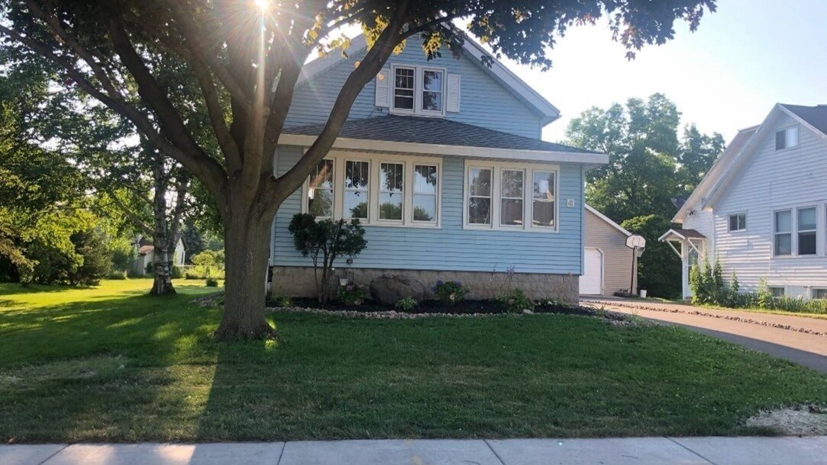 Oshkosh House | Welcome to Our Home in Oshkosh – “Close to Everything, Cozy and Full of Heart”