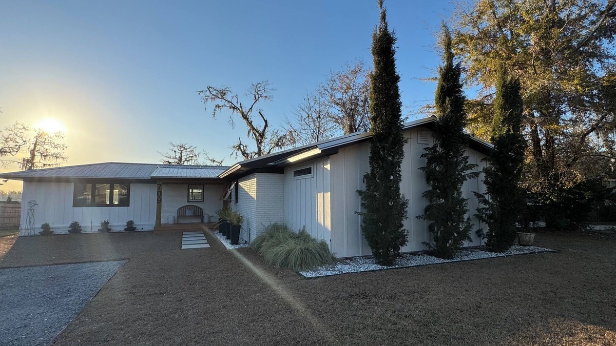 Lake Park House | Welcome to our home! Lakefront Living, Where Beautiful Sunsets are unforgettable