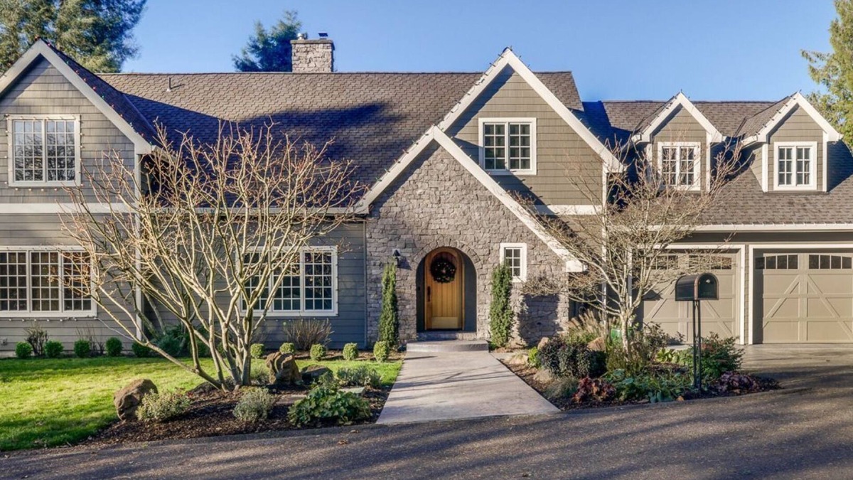 Cedar Hills Apartment | Welcome to our Luxury Memory Lane Hideaway