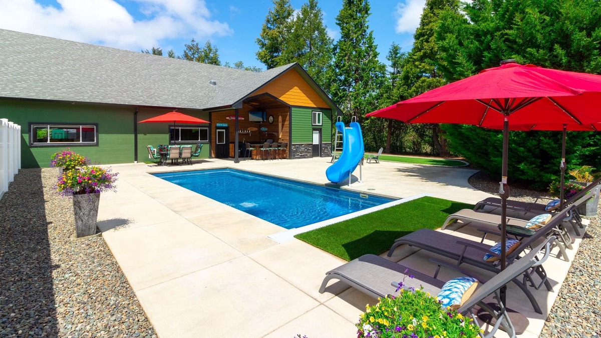 Oakland House | Welcome to our one bedroom suit where luxury is limitless!!!