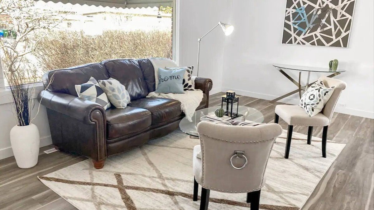 Varsity House | Welcome to our Spacious 6 Bedroom Varsity Home in Calgary's Inner City!