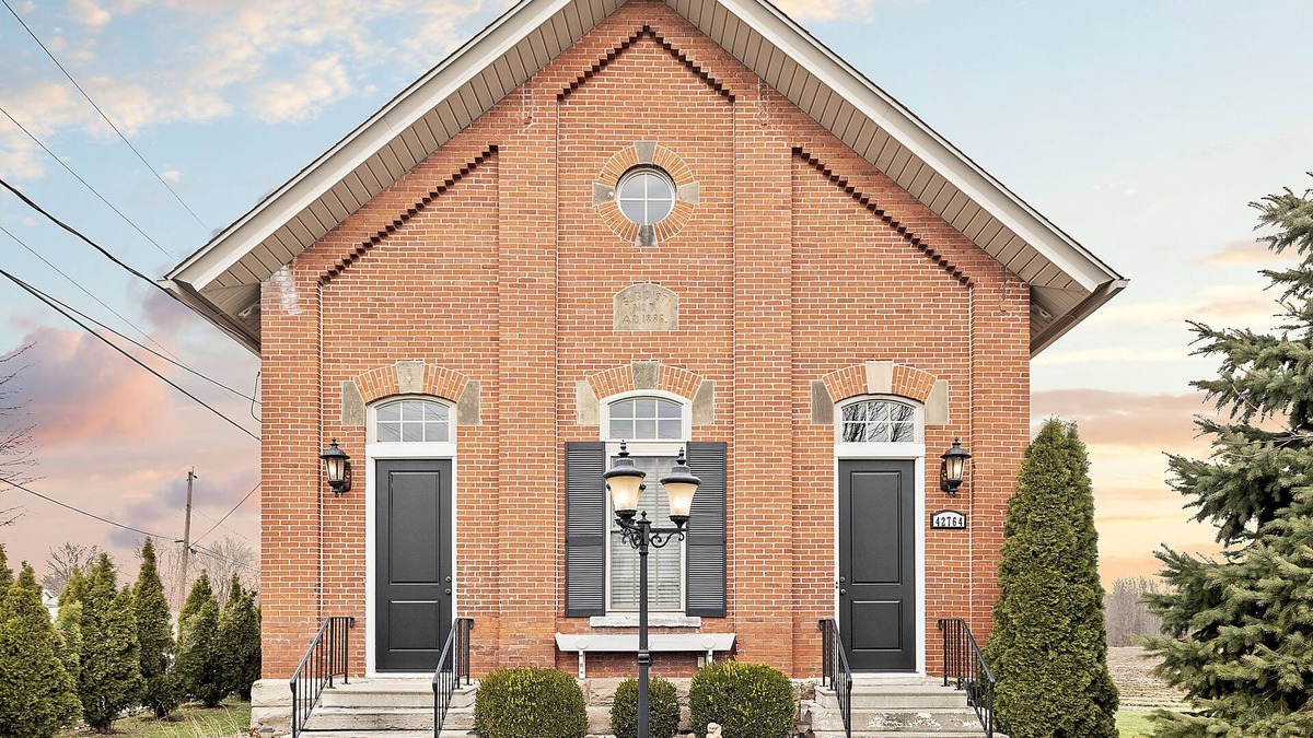 Elyria House | Welcome to our Sweet Little Retreat!