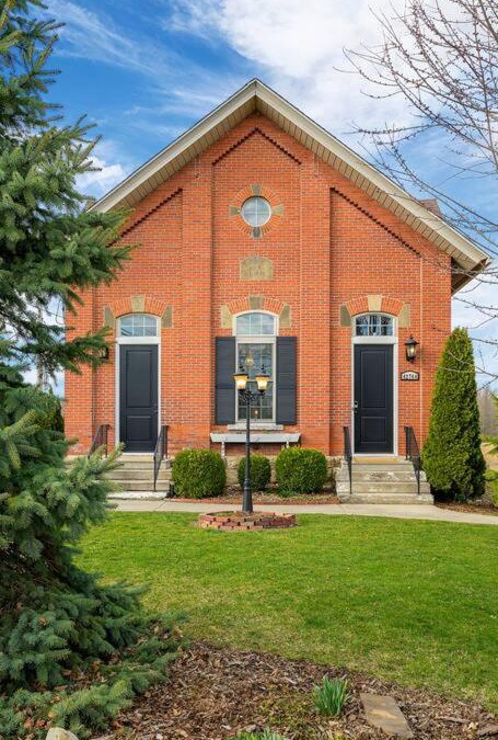 Elyria House | Welcome to our Sweet Little Retreat!