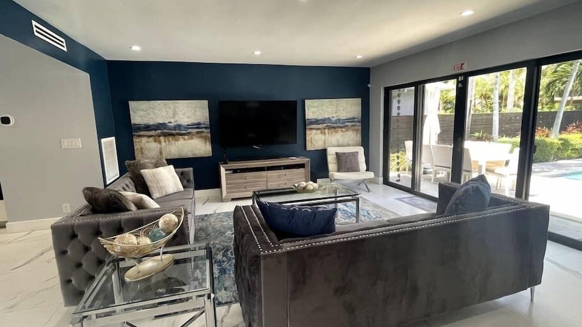 South Lake House | Welcome to Paradise! 1 mile to beach heated pool!
