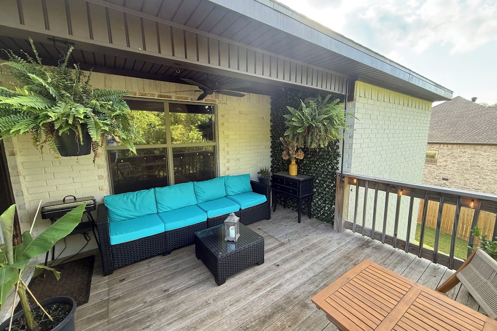Batesville House | Welcome to Riverwood Retreat – Your Peaceful Hilltop Escape!
