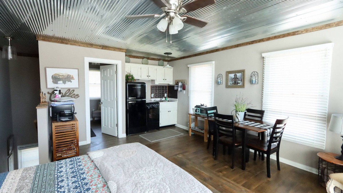 Sloans Valley Apartment | Welcome to “Rustic Suite” – Your Charming Retreat at Lake Cumberland