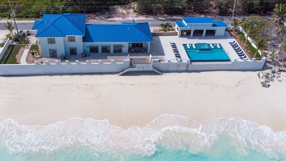 Tar Bay House | Welcome To Sandy Bum Relax In Luxury On Tar Bay Beach (6 Bedroom Listing)