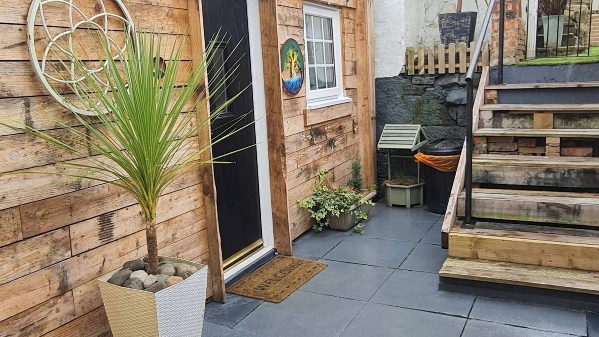 Wallasey Cabin | Welcome to Sea Quinn Views Annex.nCoastal Charm at Your Doorstepn