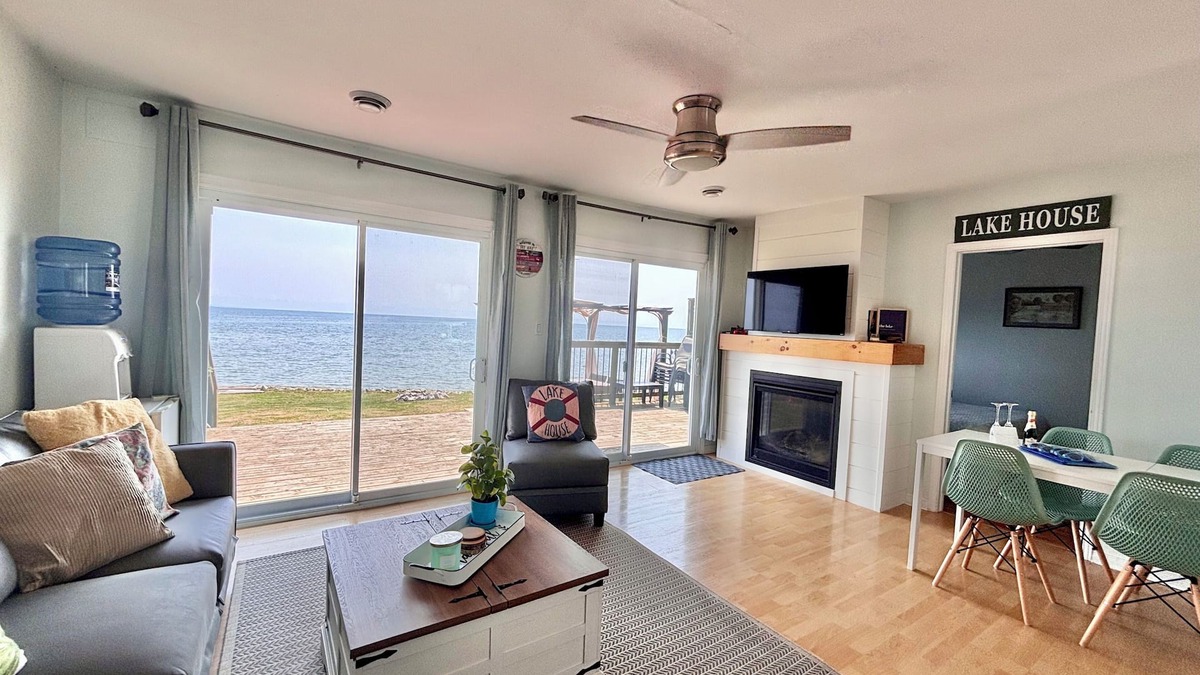 Selkirk Cottage | Welcome to Selkirk Oasis - Your Lakefront Getaway!