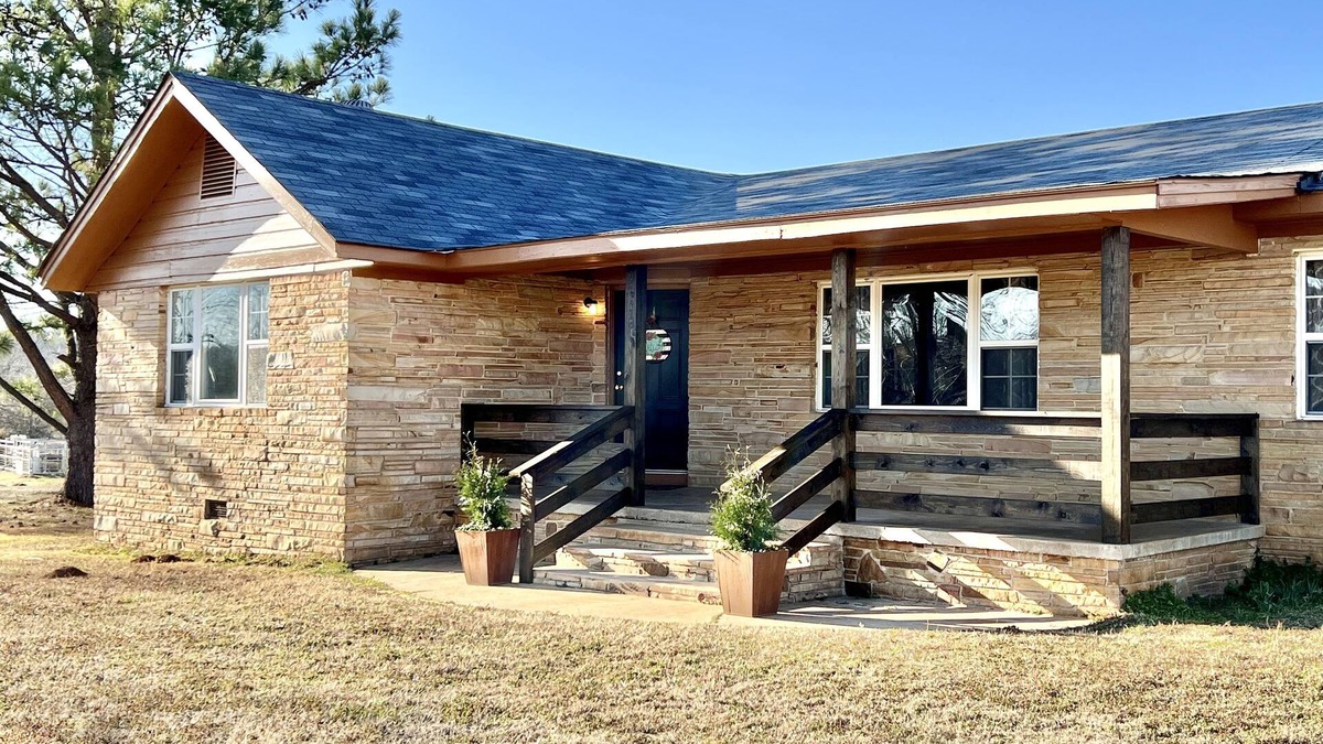 Bates Other | Welcome to Stonehouse Farm where our guests are treated to quiet country living.